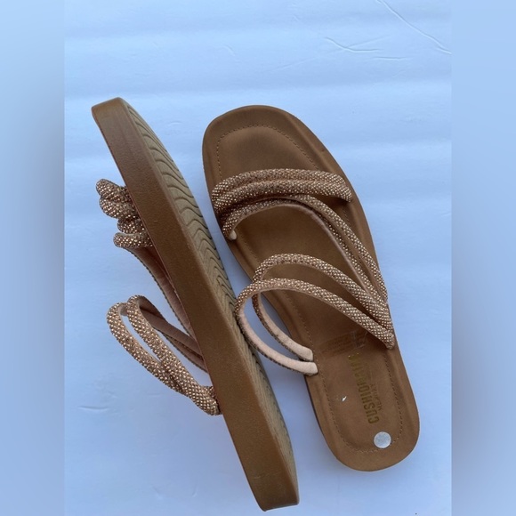 Women’s size 10 cushionaire memory foam sandals. - Picture 4 of 5